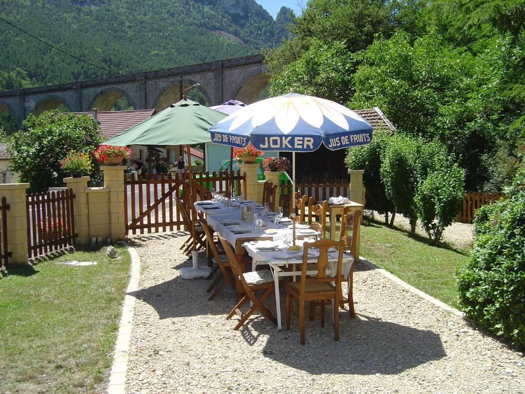 Aux Quatre Saisons Axat Acomodação com café da manhã Exterior foto